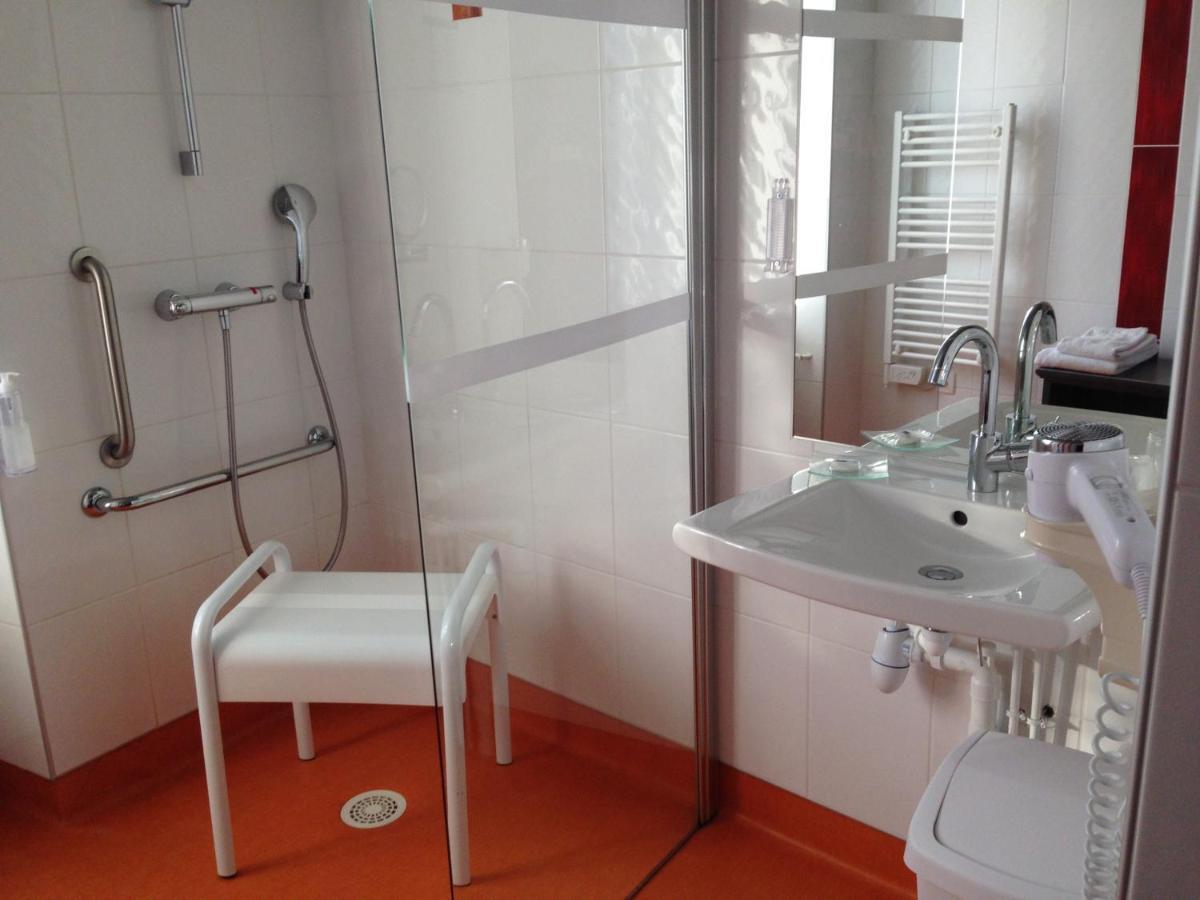 Logis De Paris 3*